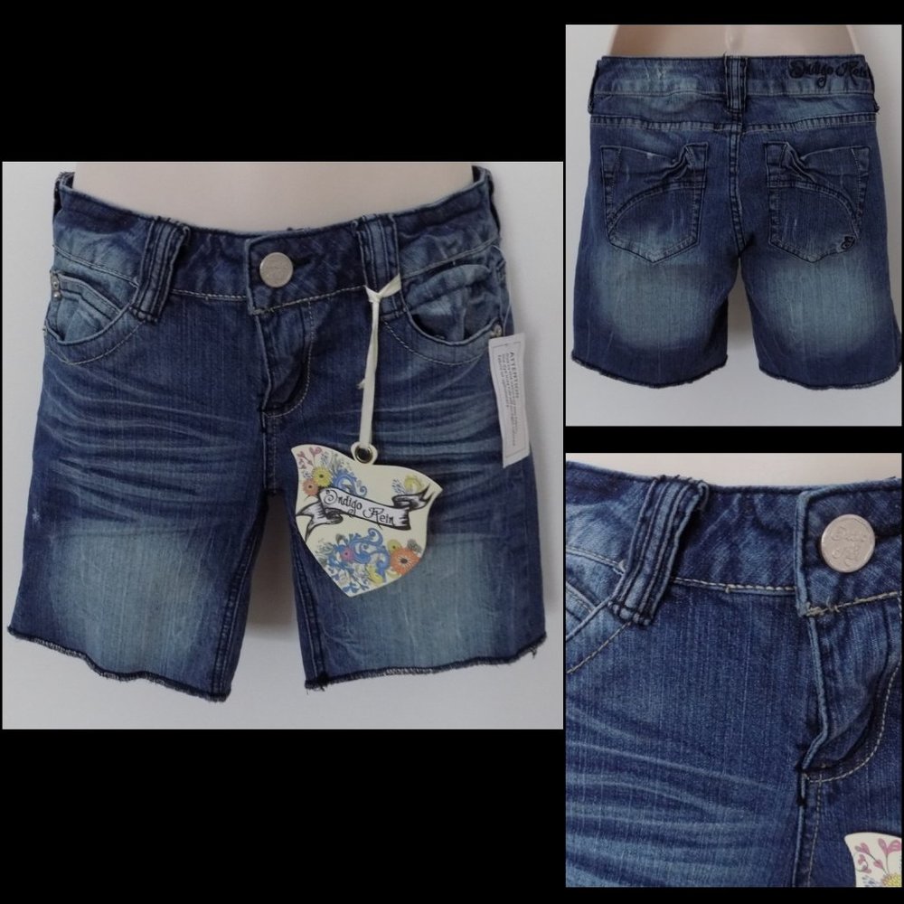 NWT Jean shorts 3 Distressed Dark wash Blue 5.5 inseam Short fringe Denim